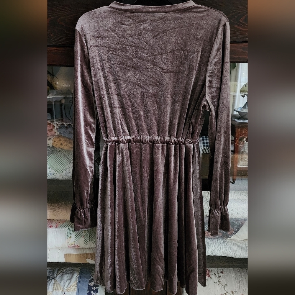 SHEIN Velvet Wrap Dress - Picture 4 of 4